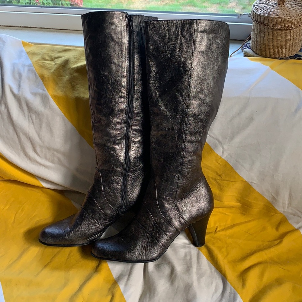 BORN heeled boots in pewter! Sz 10
